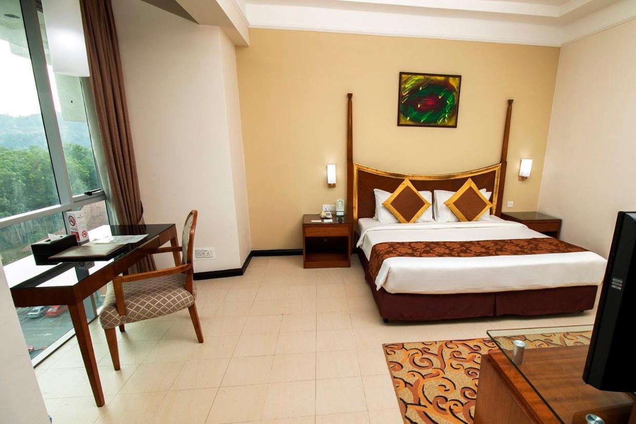 Nilai Springs Resort Hotel Eksteriør bilde